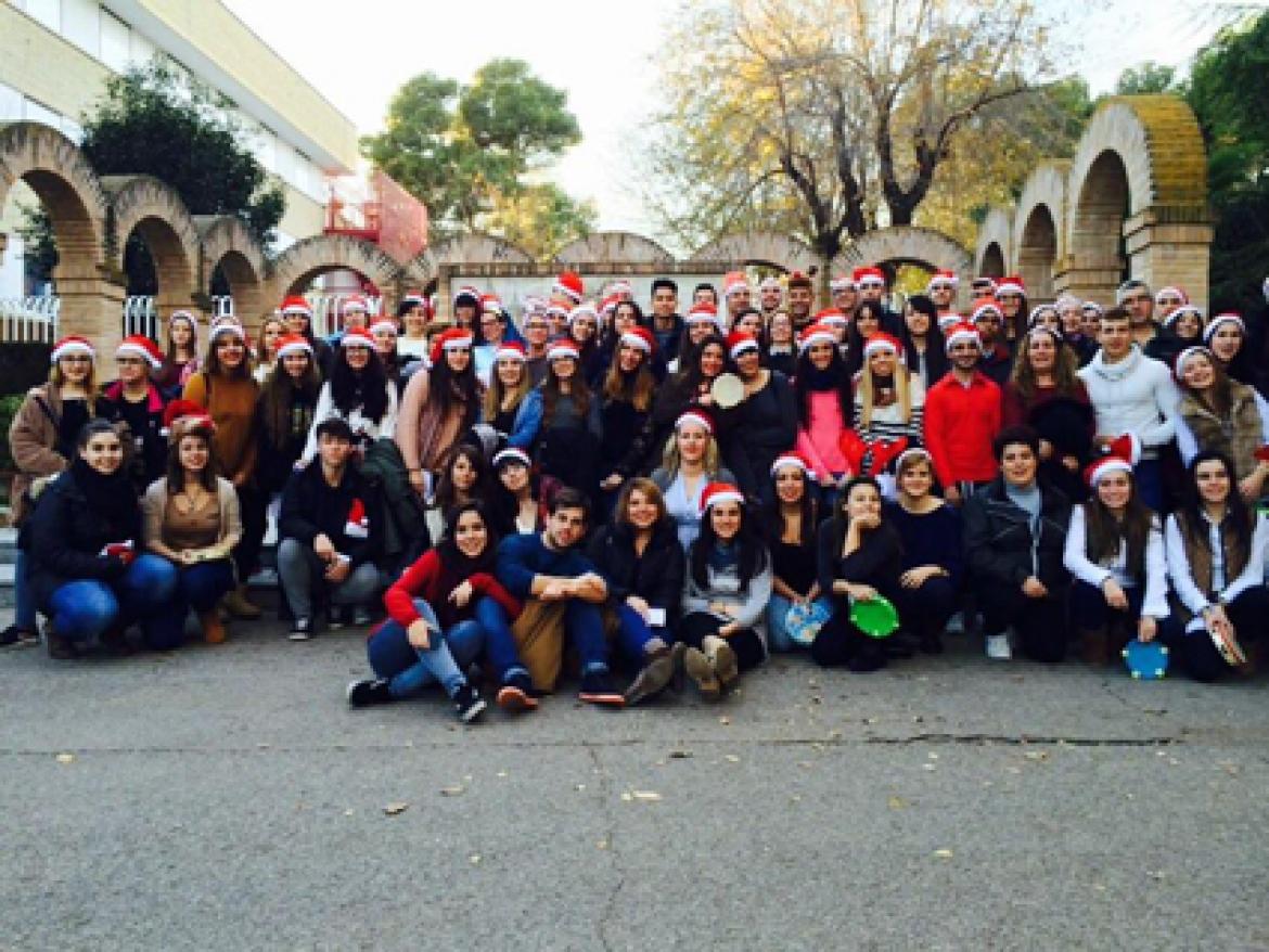 Grupo de alumnos que participaron en la animación navideña